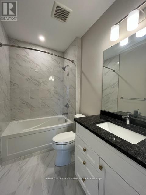 310 - 460 Callaway Road, London North (North R), ON - Indoor Photo Showing Bathroom