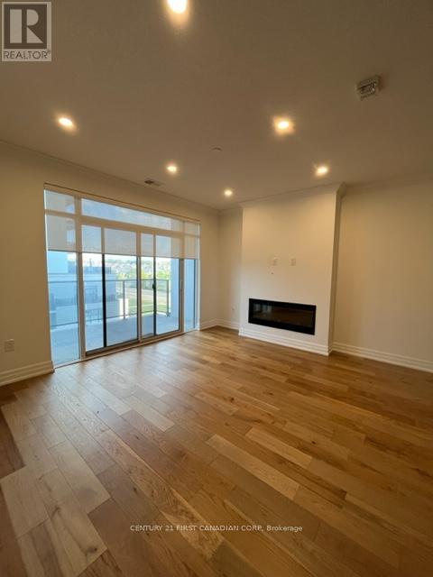 310 - 460 Callaway Road, London North (North R), ON - Indoor Photo Showing Other Room With Fireplace