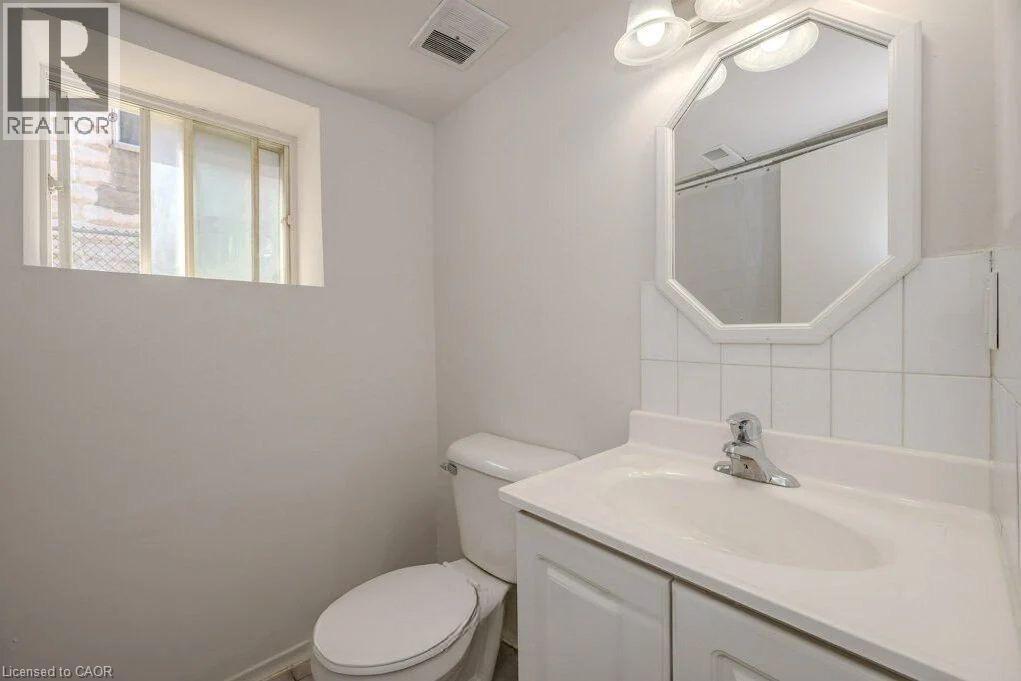 233 Elizabeth Street Unit# Lower, Guelph, ON - Indoor Photo Showing Bathroom