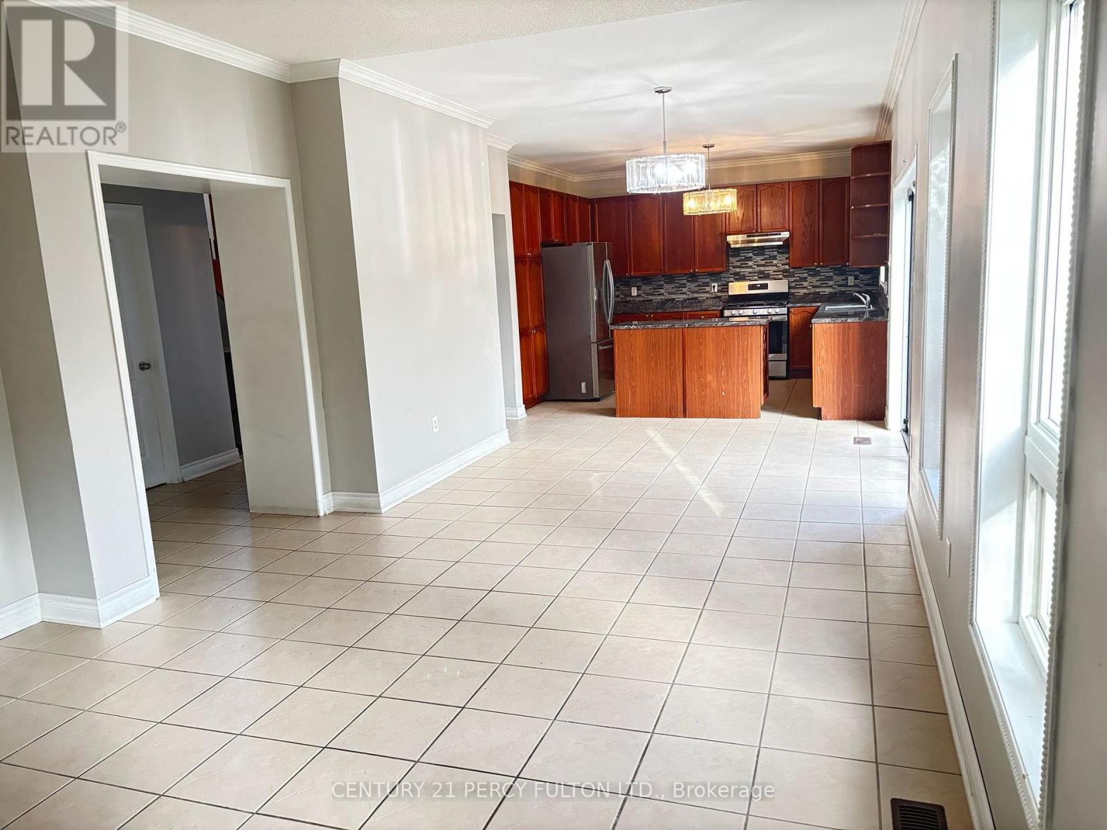 31 Williamson Drive W, Ajax, ON - Indoor Photo Showing Kitchen