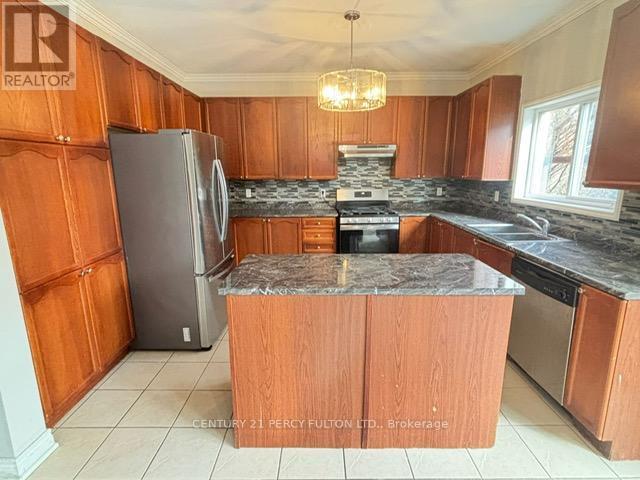 31 Williamson Drive W, Ajax, ON - Indoor Photo Showing Kitchen