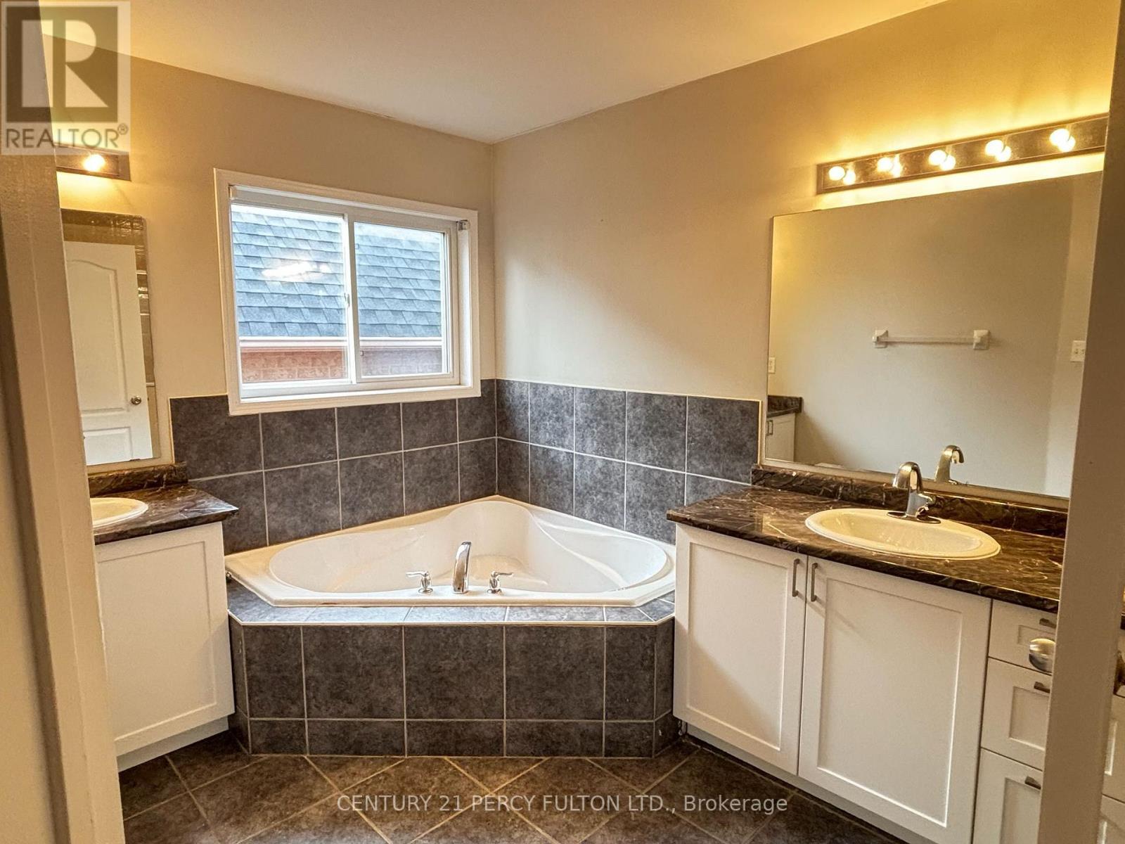 31 Williamson Drive W, Ajax, ON - Indoor Photo Showing Bathroom