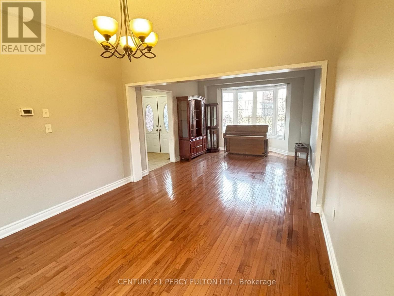 31 Williamson Drive W, Ajax, ON - Indoor Photo Showing Other Room