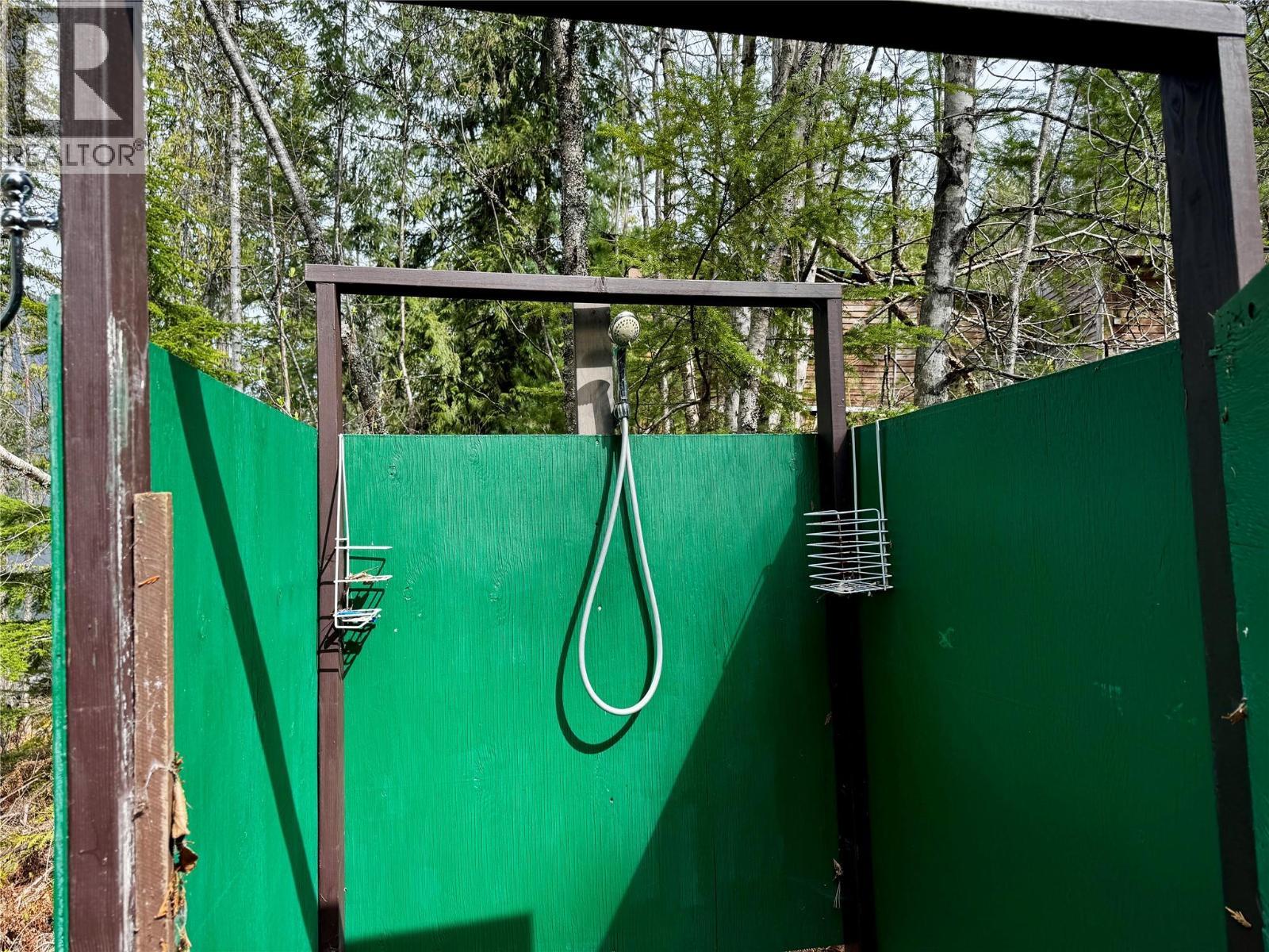 Outdoor Shower - Lot 9 Pete Martin Bay, Sicamous, BC - Outdoor