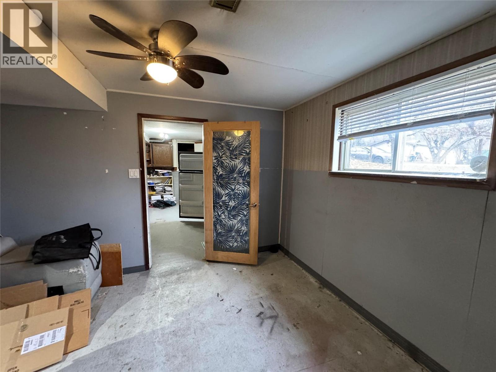 1042 Vine Street, Robson, BC - Indoor