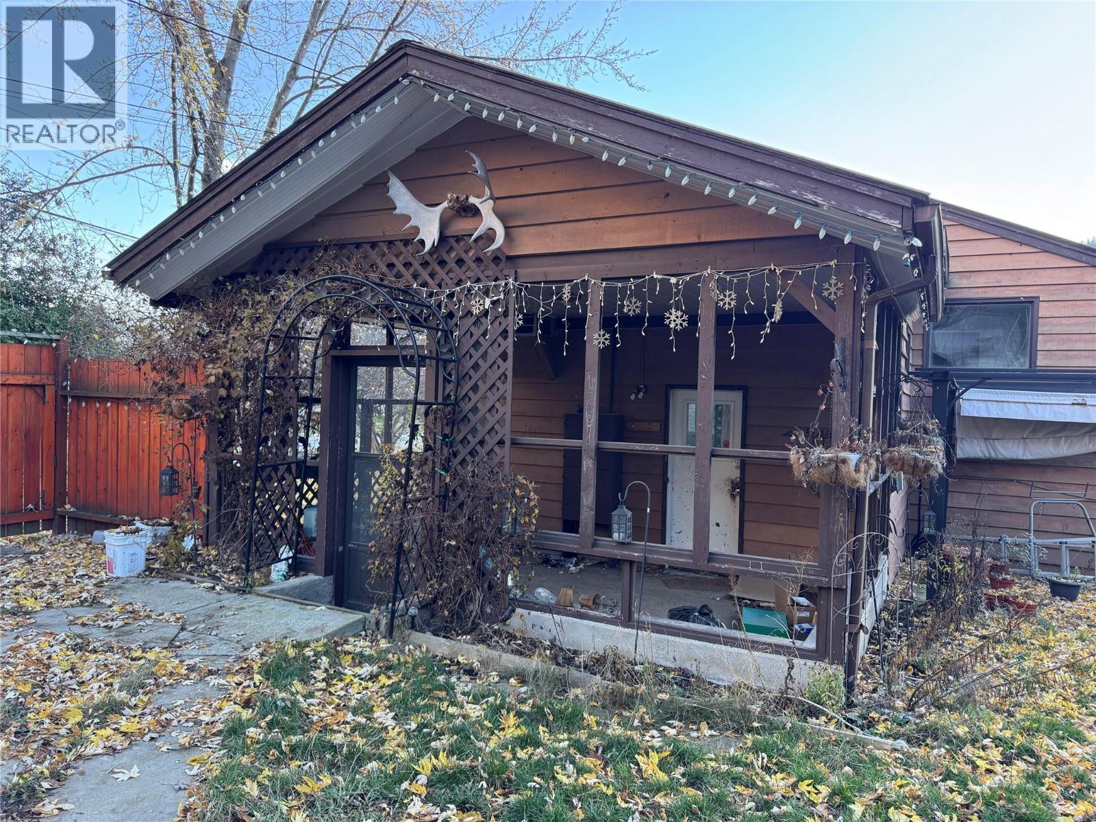 1042 Vine Street, Robson, BC - Outdoor