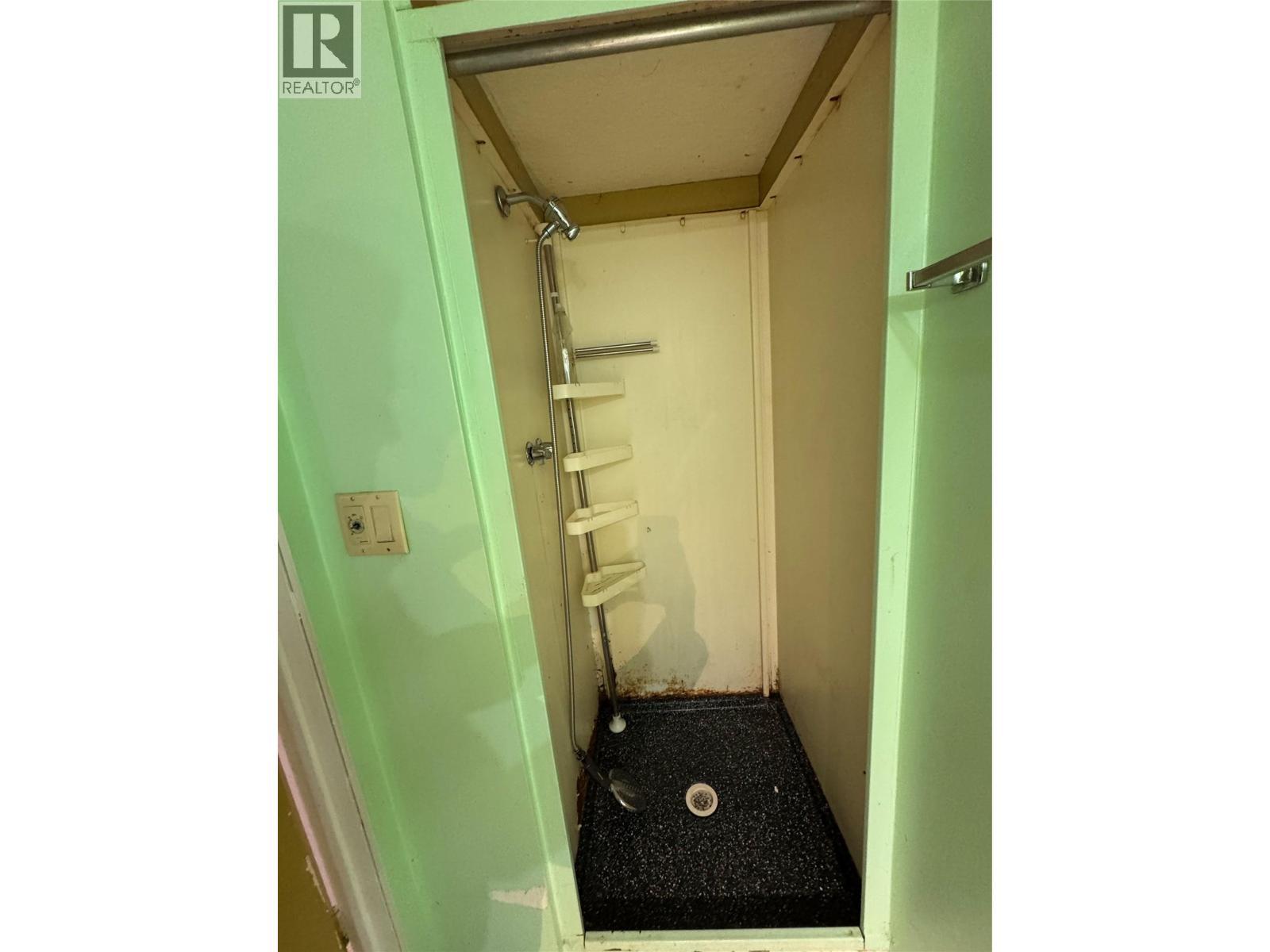 1042 Vine Street, Robson, BC - Photo Showing Other Room