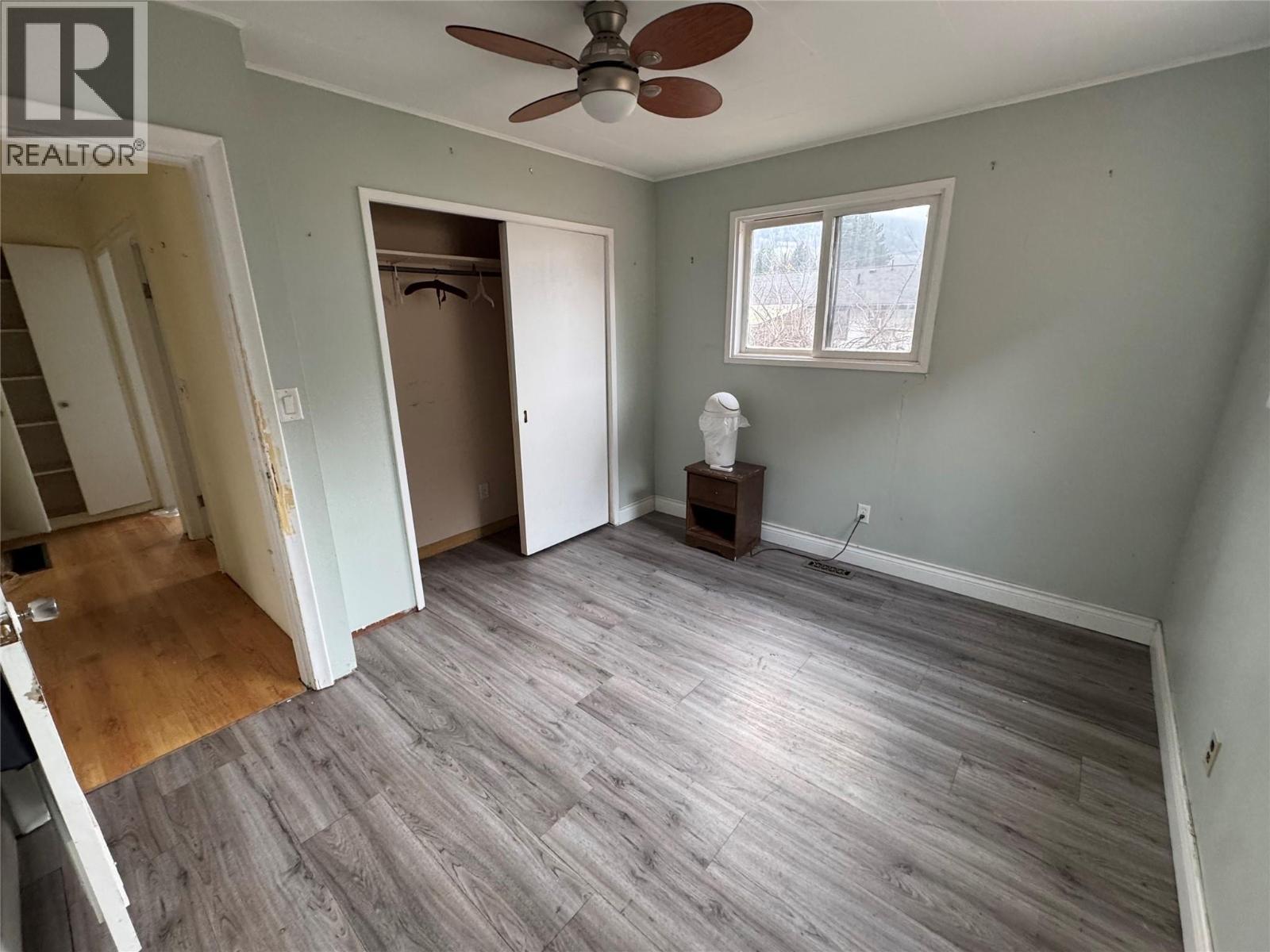 1042 Vine Street, Robson, BC - Indoor Photo Showing Other Room