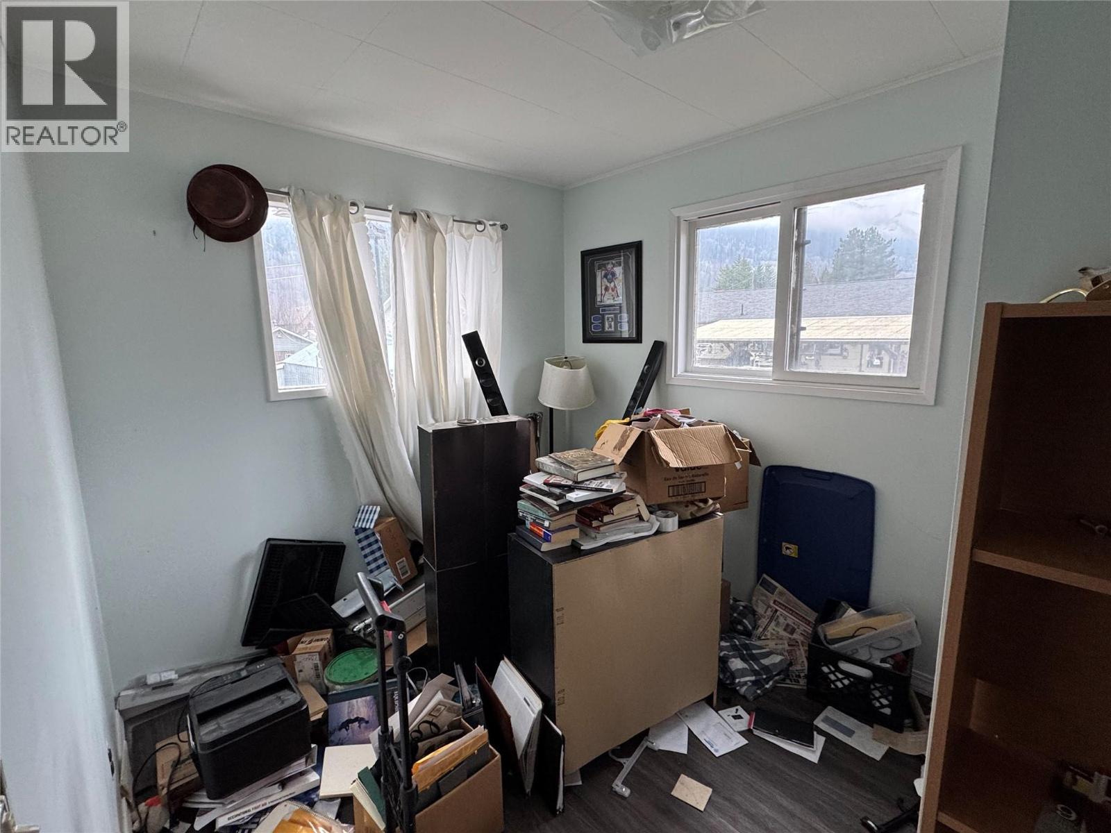 1042 Vine Street, Robson, BC - Indoor