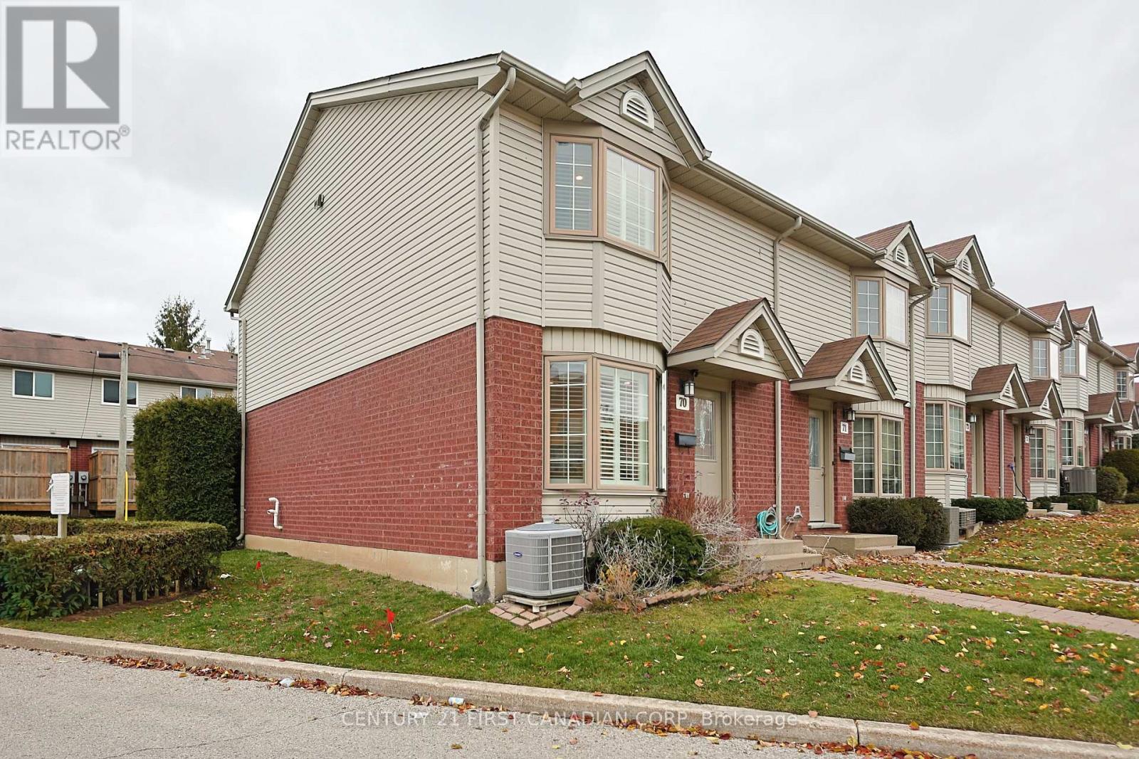 70 - 70 Chapman Court, London North (North I), ON - Outdoor With Facade