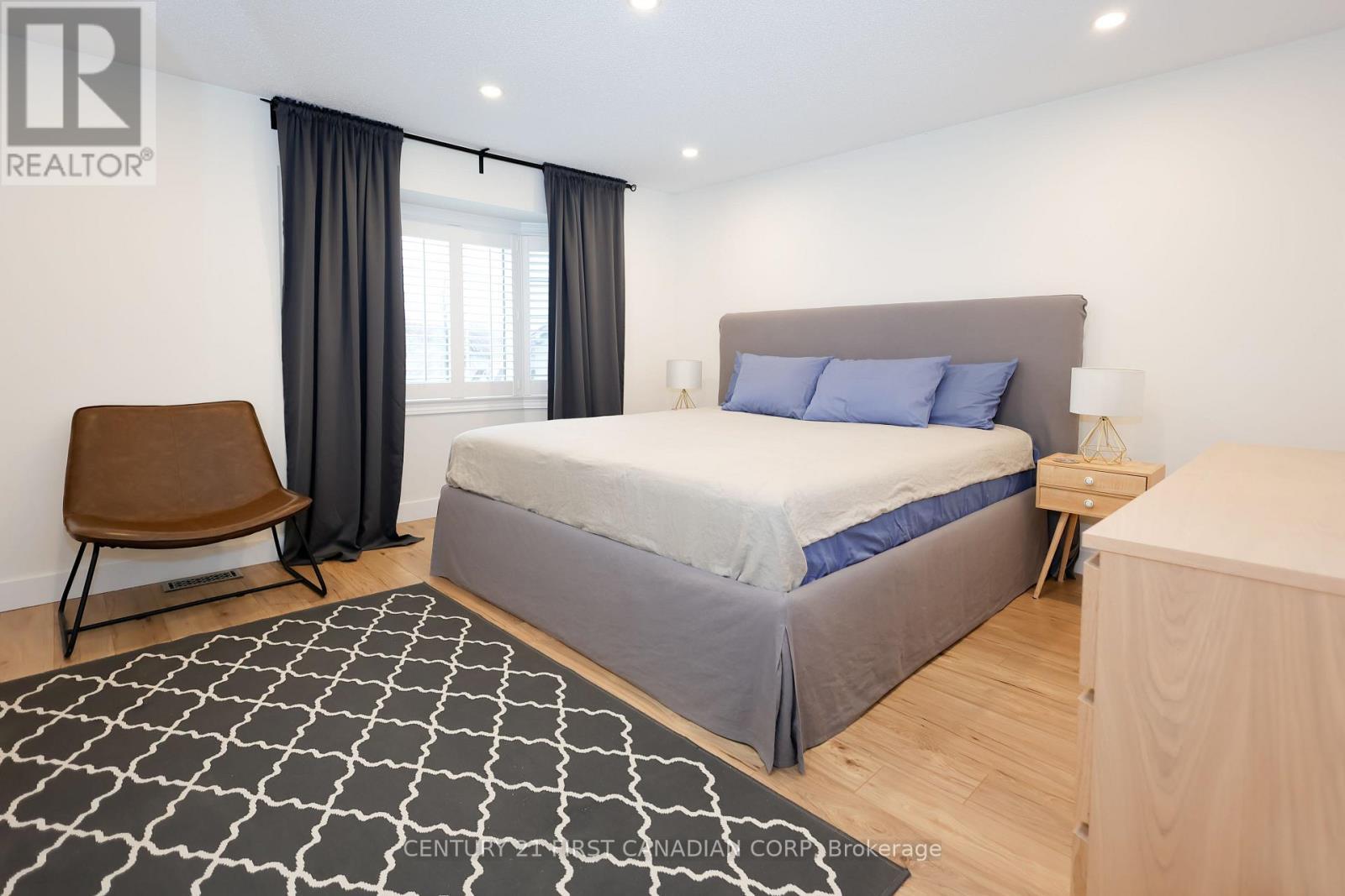 70 - 70 Chapman Court, London North (North I), ON - Indoor Photo Showing Bedroom