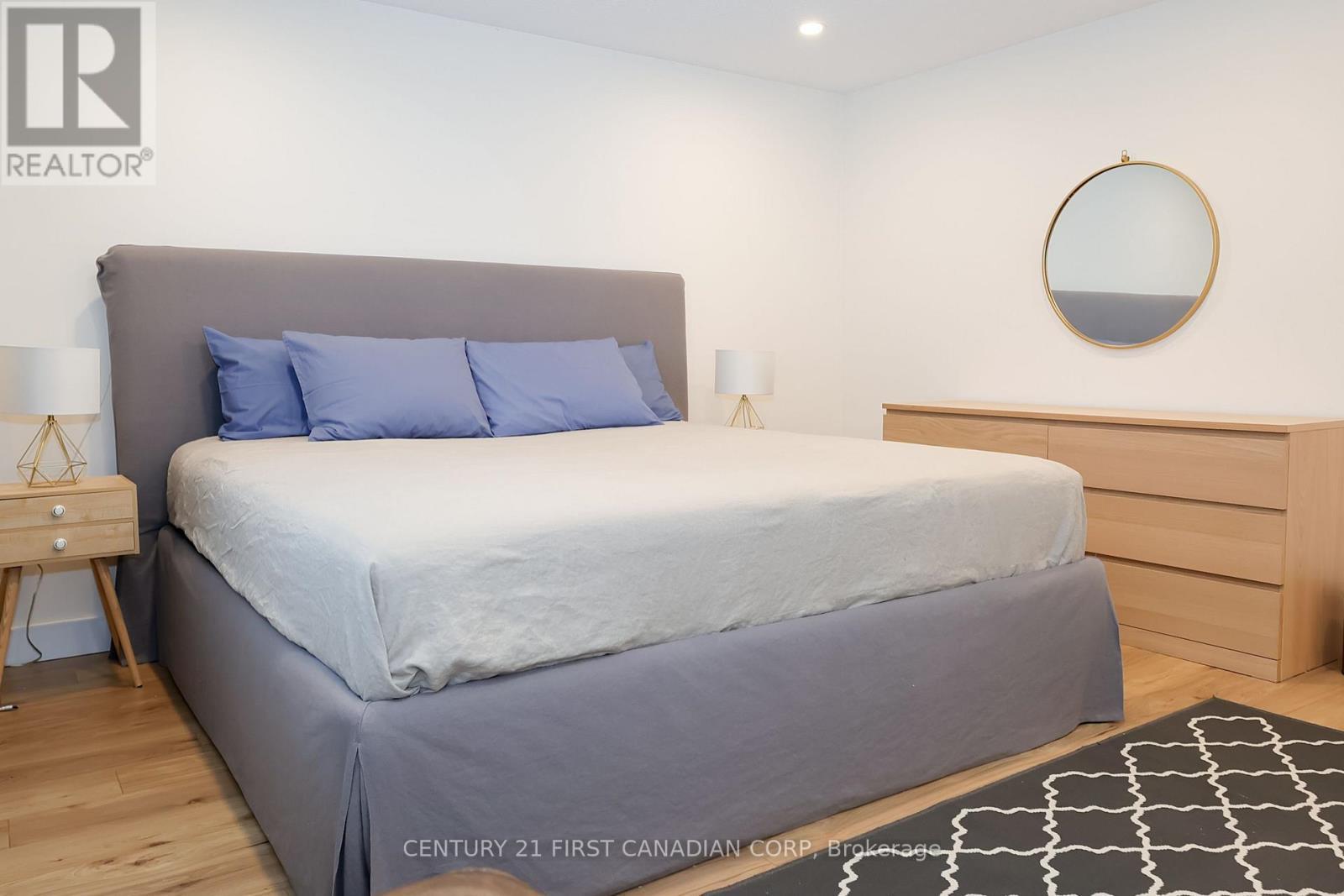 70 - 70 Chapman Court, London North (North I), ON - Indoor Photo Showing Bedroom