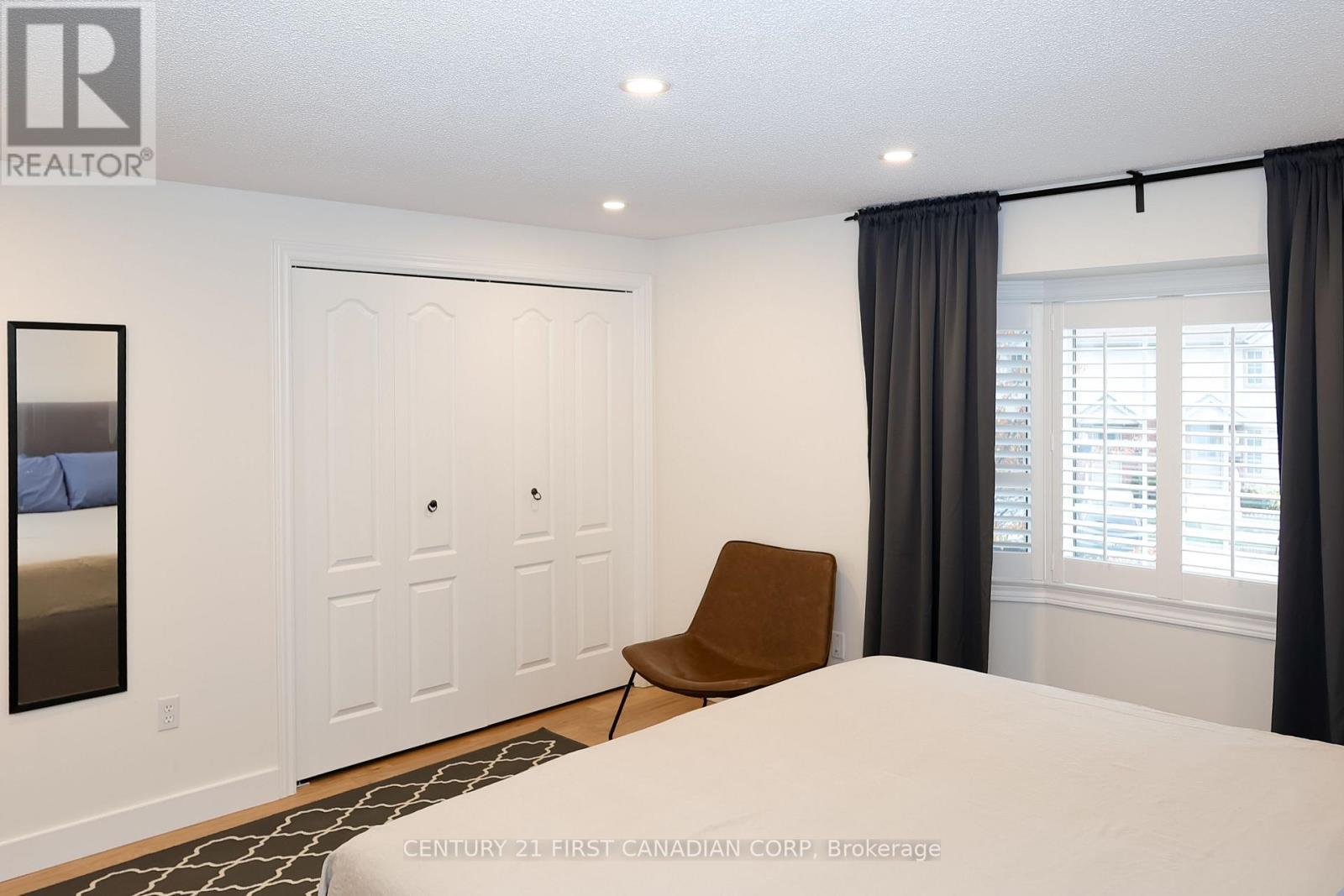 70 - 70 Chapman Court, London North (North I), ON - Indoor Photo Showing Bedroom