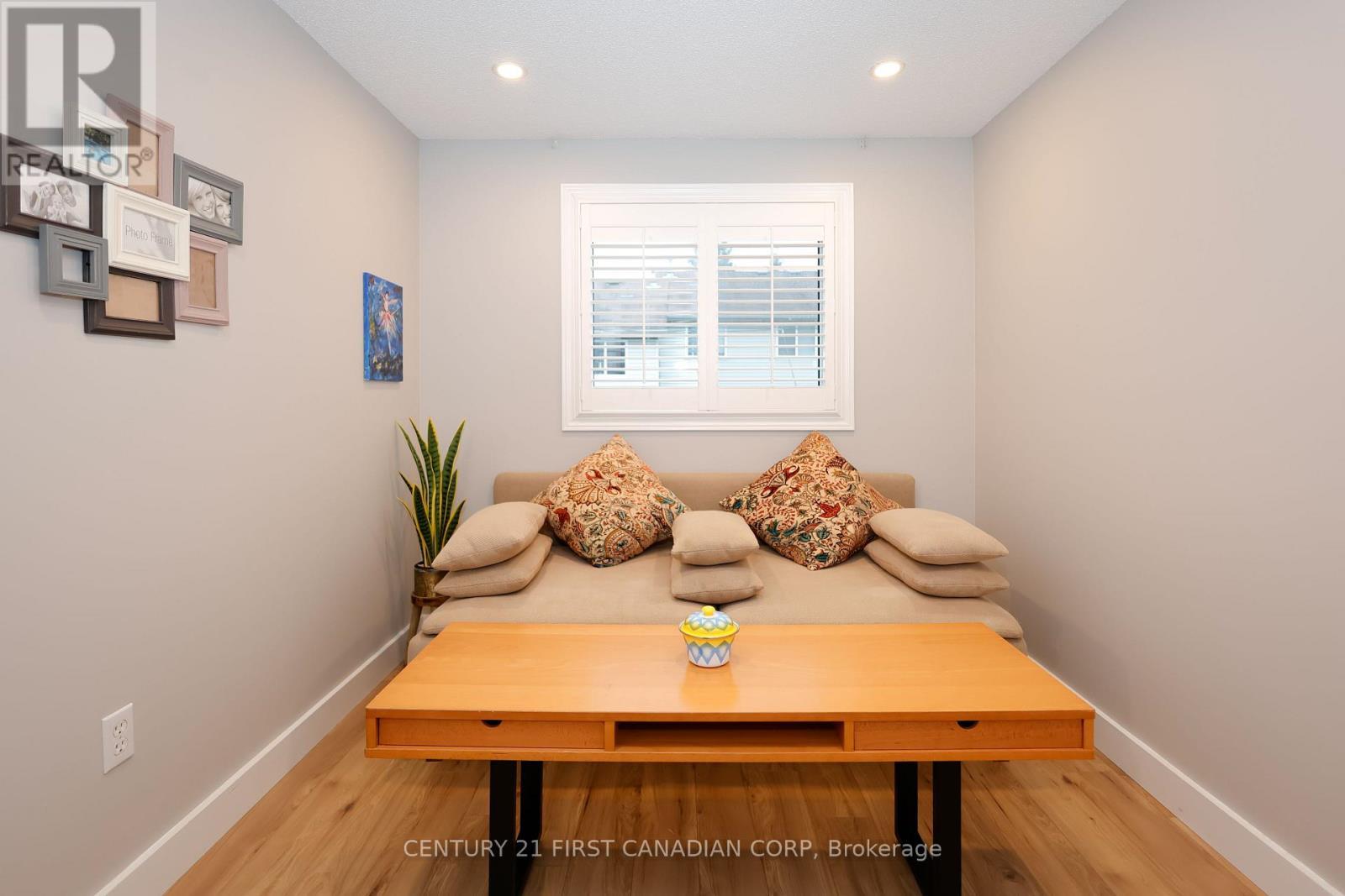 70 - 70 Chapman Court, London North (North I), ON - Indoor