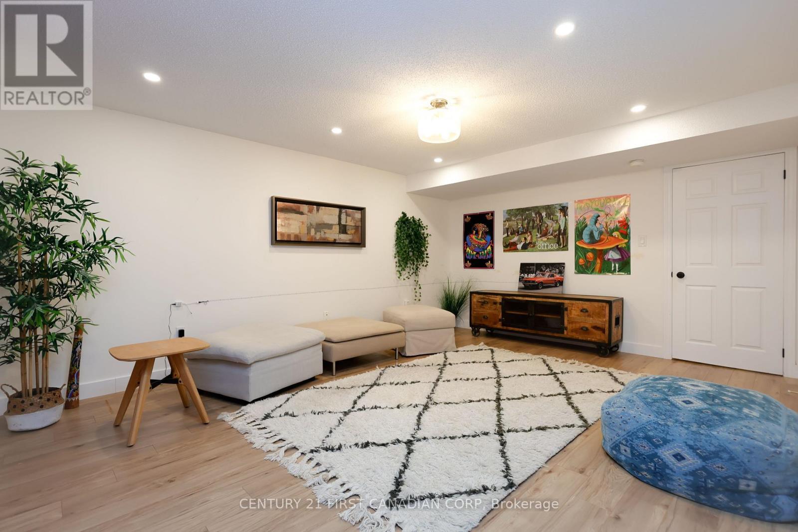 70 - 70 Chapman Court, London North (North I), ON - Indoor