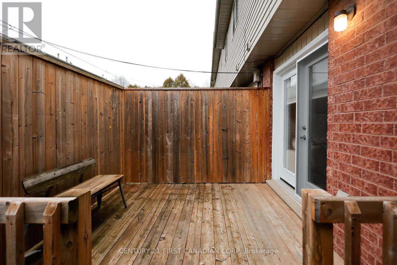 70 - 70 Chapman Court, London North (North I), ON - Outdoor With Exterior