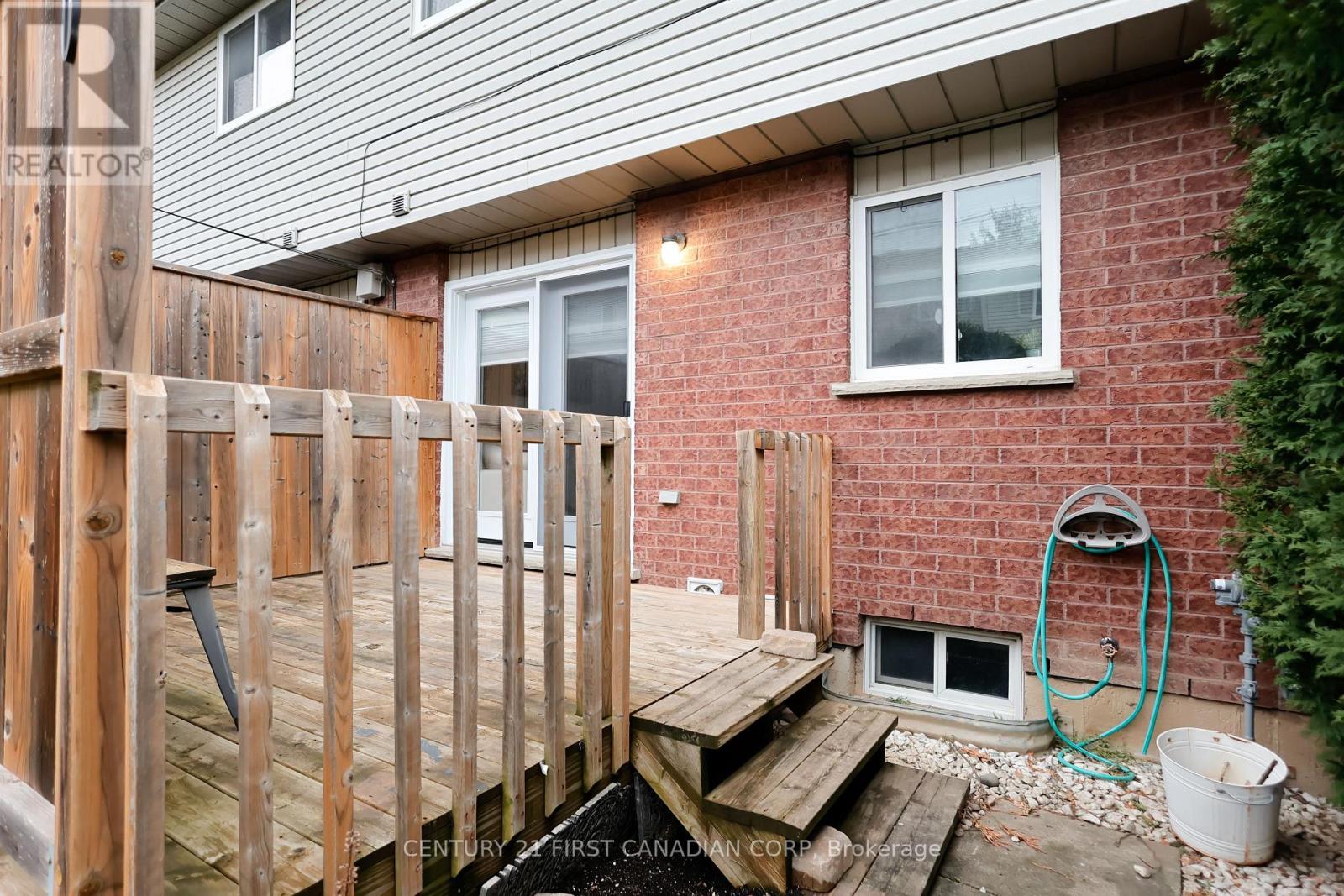 70 - 70 Chapman Court, London North (North I), ON - Outdoor With Exterior