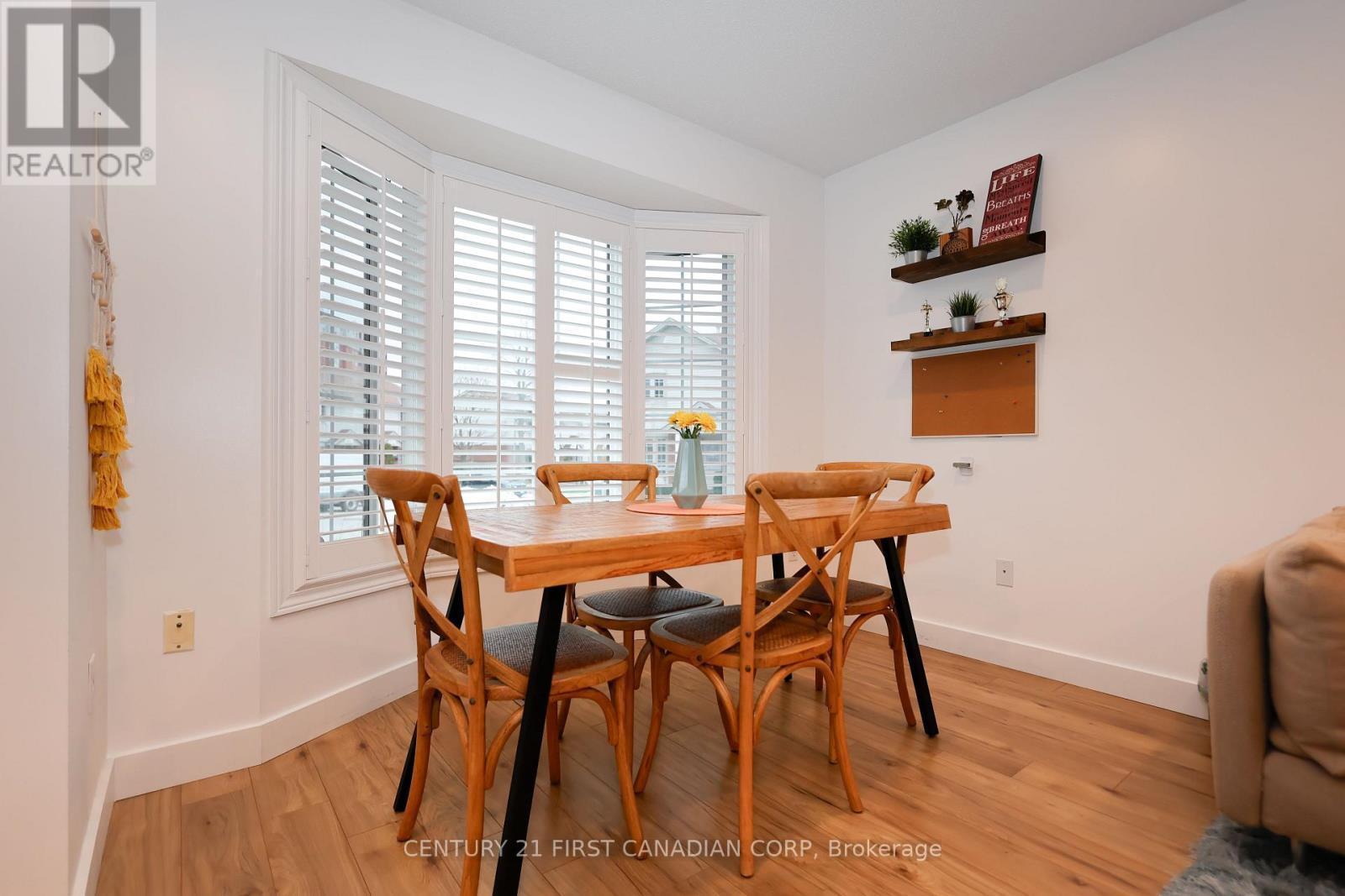 70 - 70 Chapman Court, London North (North I), ON - Indoor Photo Showing Dining Room