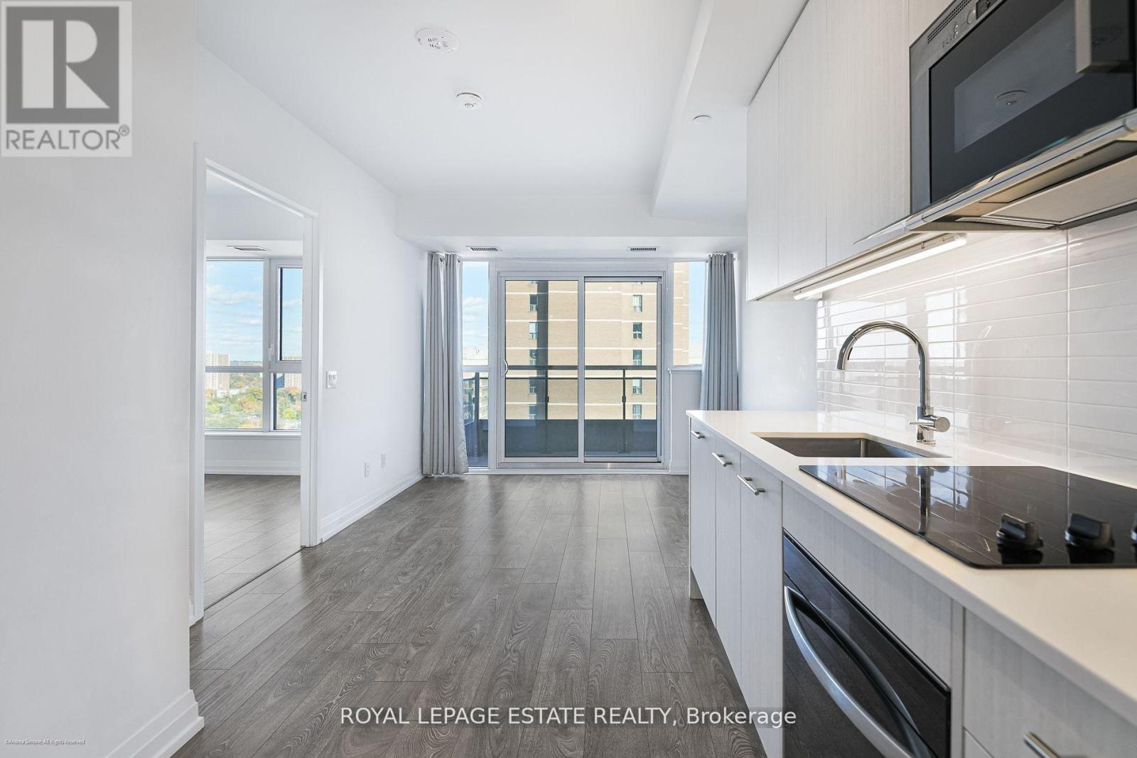 2206 - 286 Main Street, Toronto, ON - Indoor Photo Showing Kitchen With Upgraded Kitchen