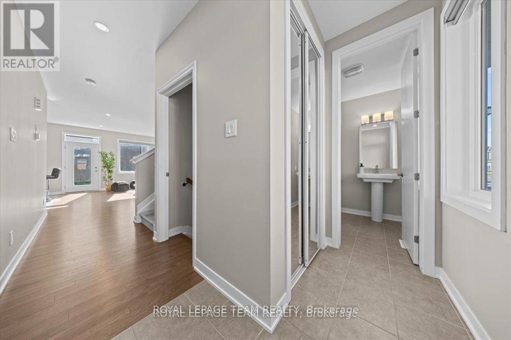 426 Epoch Street, Ottawa, ON - Indoor Photo Showing Other Room