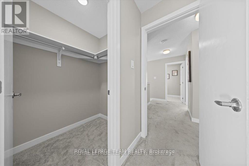 426 Epoch Street, Ottawa, ON - Indoor Photo Showing Other Room