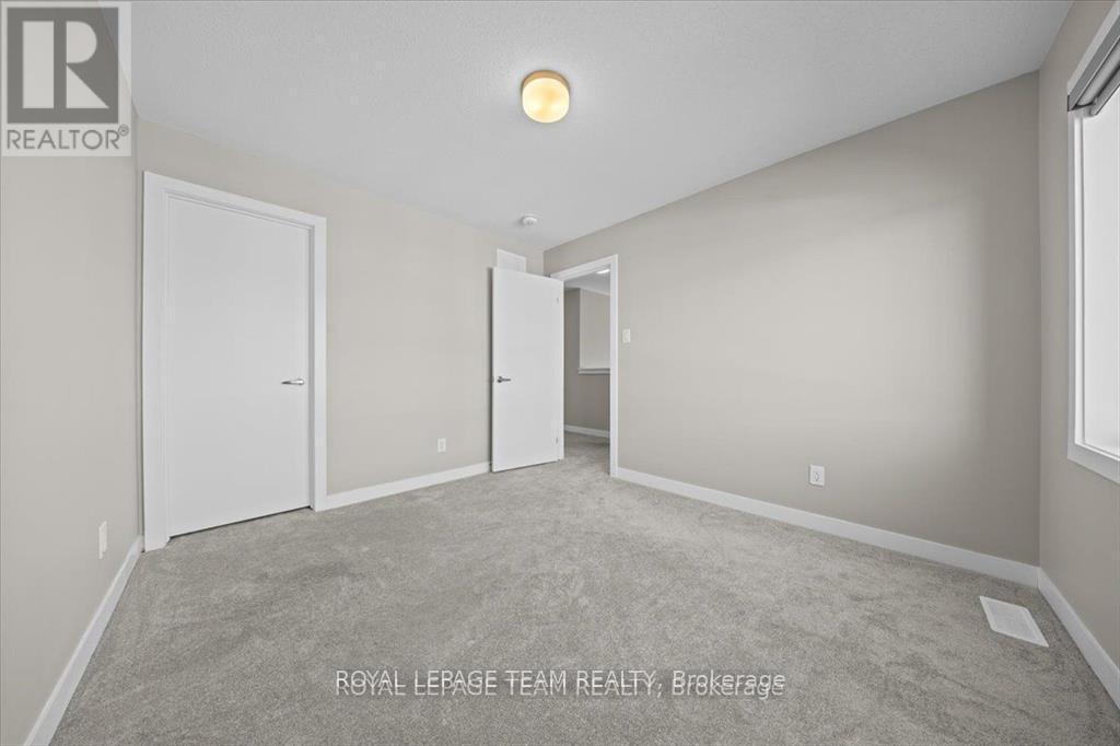 426 Epoch Street, Ottawa, ON - Indoor Photo Showing Other Room