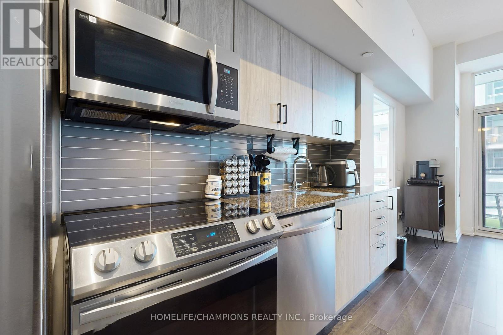 2710 - 20 Meadowglen Place, Toronto, ON - Indoor Photo Showing Kitchen