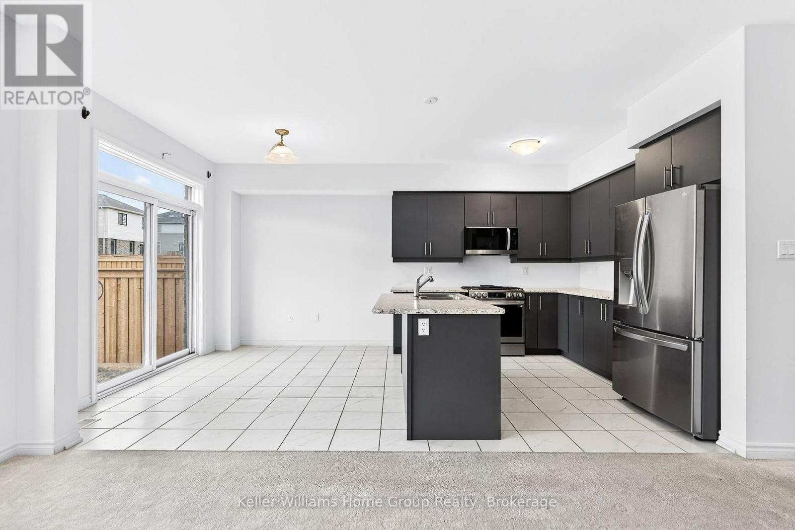 27 Harpin Way W, Centre Wellington (Fergus), ON - Indoor Photo Showing Kitchen