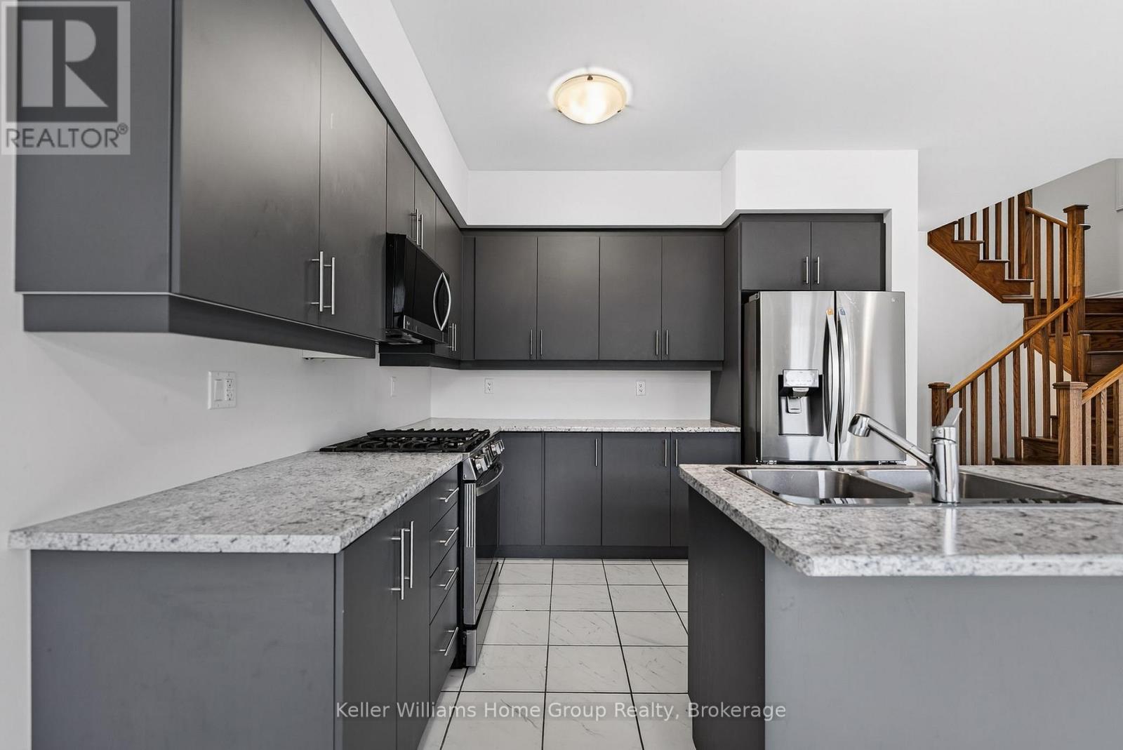 27 Harpin Way W, Centre Wellington (Fergus), ON - Indoor Photo Showing Kitchen With Double Sink With Upgraded Kitchen