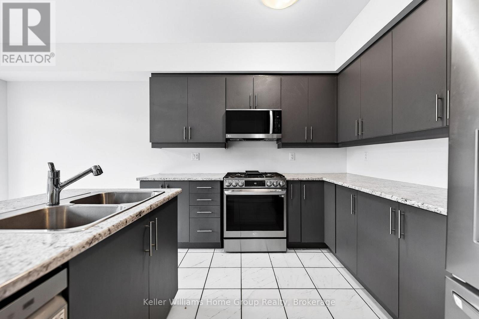27 Harpin Way W, Centre Wellington (Fergus), ON - Indoor Photo Showing Kitchen With Double Sink With Upgraded Kitchen