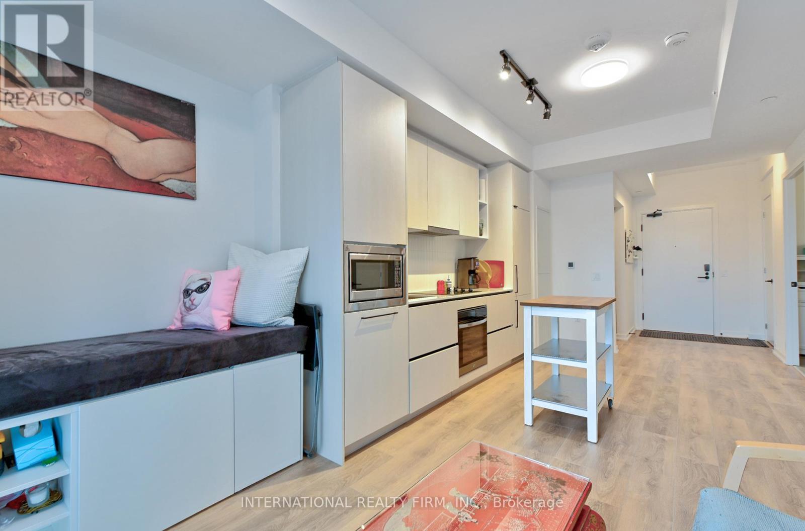 1308 - 10 Graphophone Grove, Toronto, ON - Indoor Photo Showing Kitchen