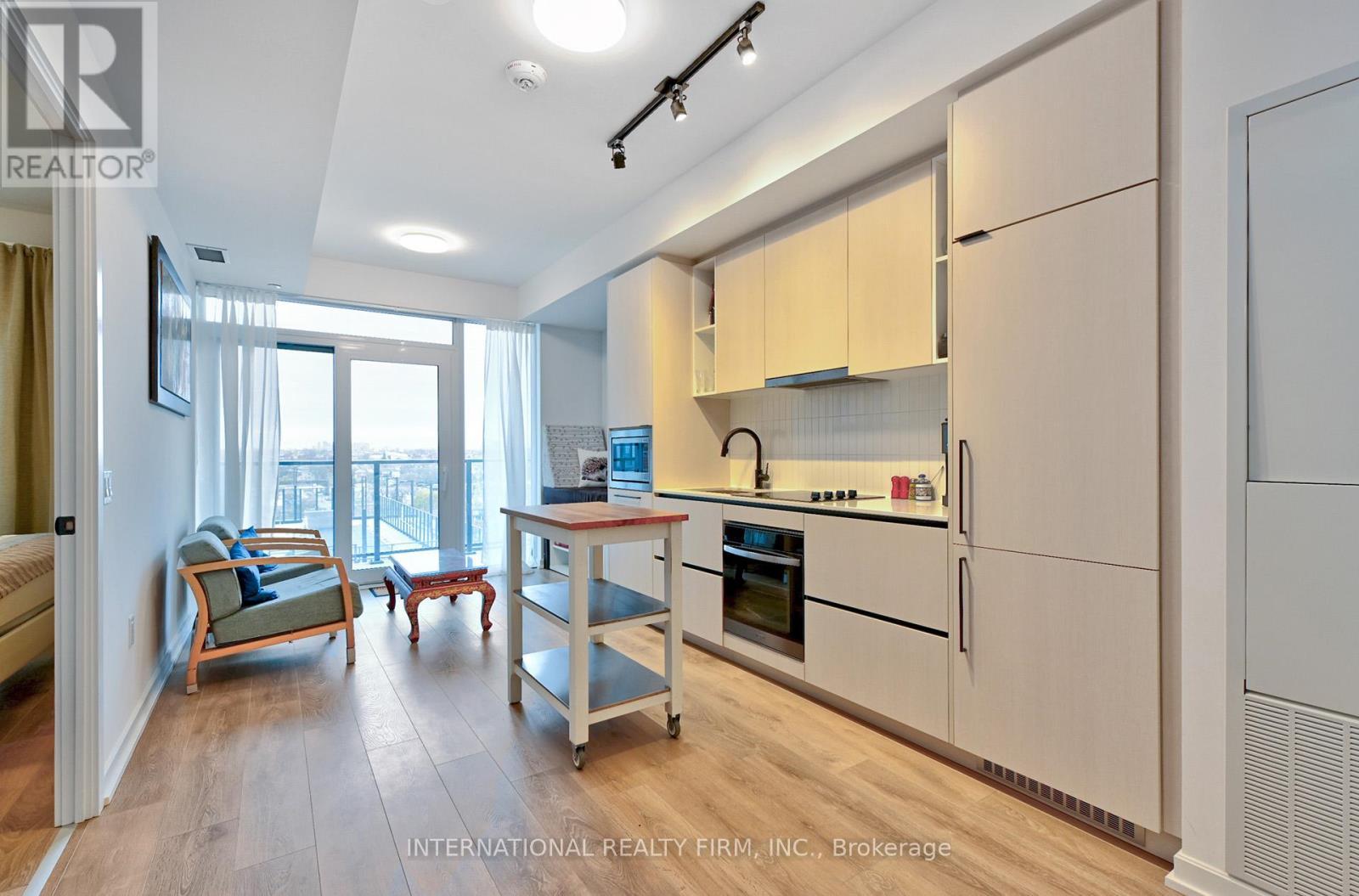 1308 - 10 Graphophone Grove, Toronto, ON - Indoor Photo Showing Kitchen