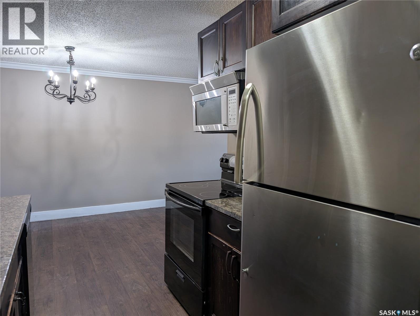 103 929 Northumberland Avenue, Saskatoon, SK - Indoor Photo Showing Kitchen