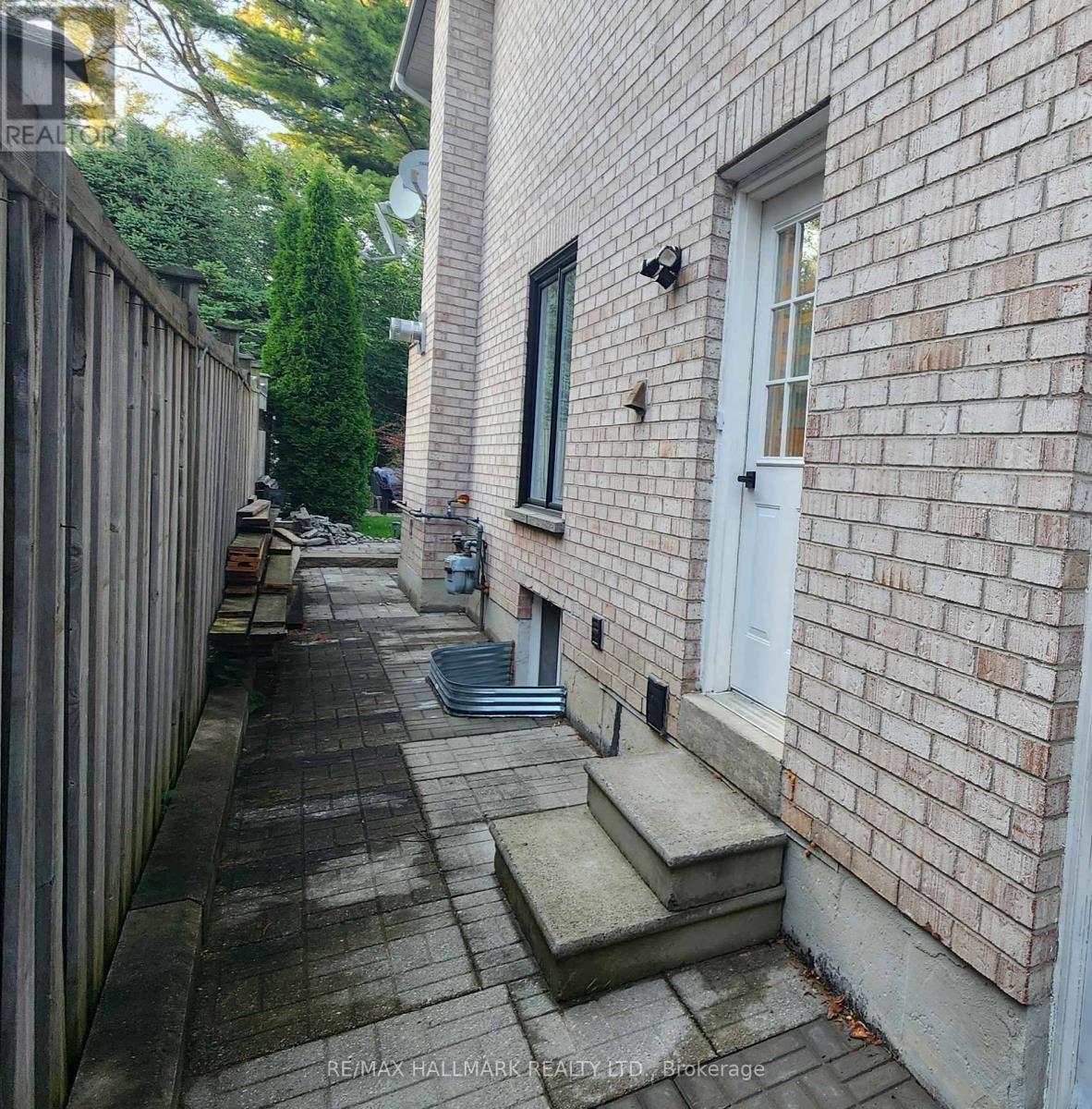 Separate Entrance - Bsmt #A - 97 Luba Avenue, Richmond Hill, ON - Outdoor With Exterior