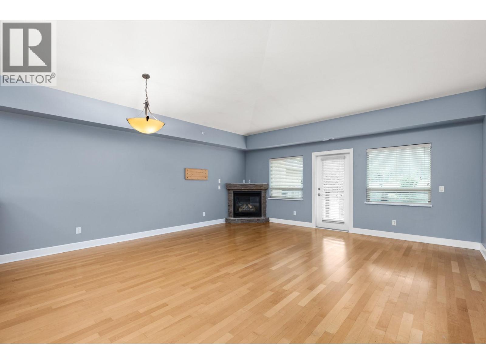 3996 Beach Avenue Unit# 335, Peachland, BC - Indoor With Fireplace