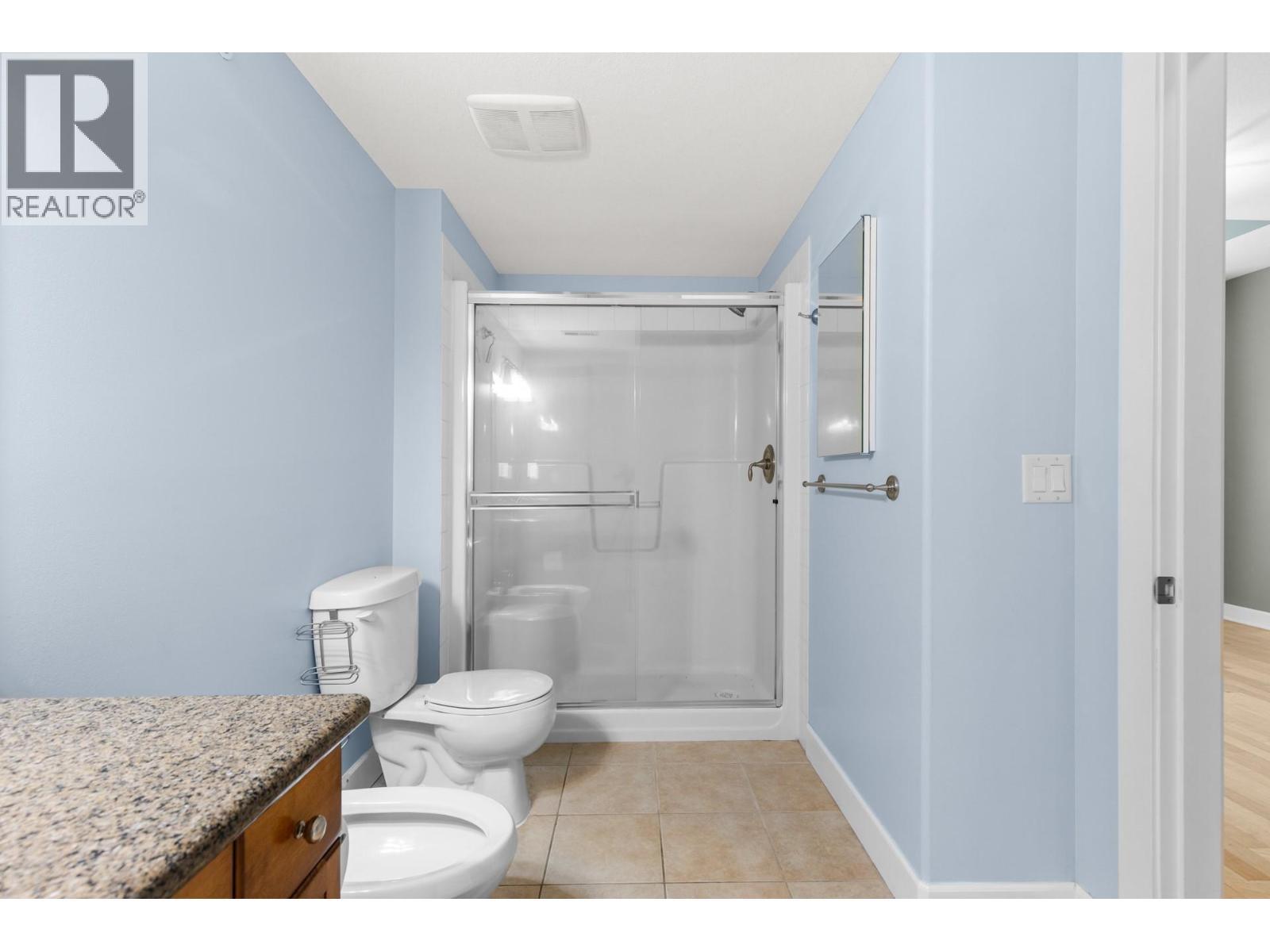 3996 Beach Avenue Unit# 335, Peachland, BC - Indoor Photo Showing Bathroom