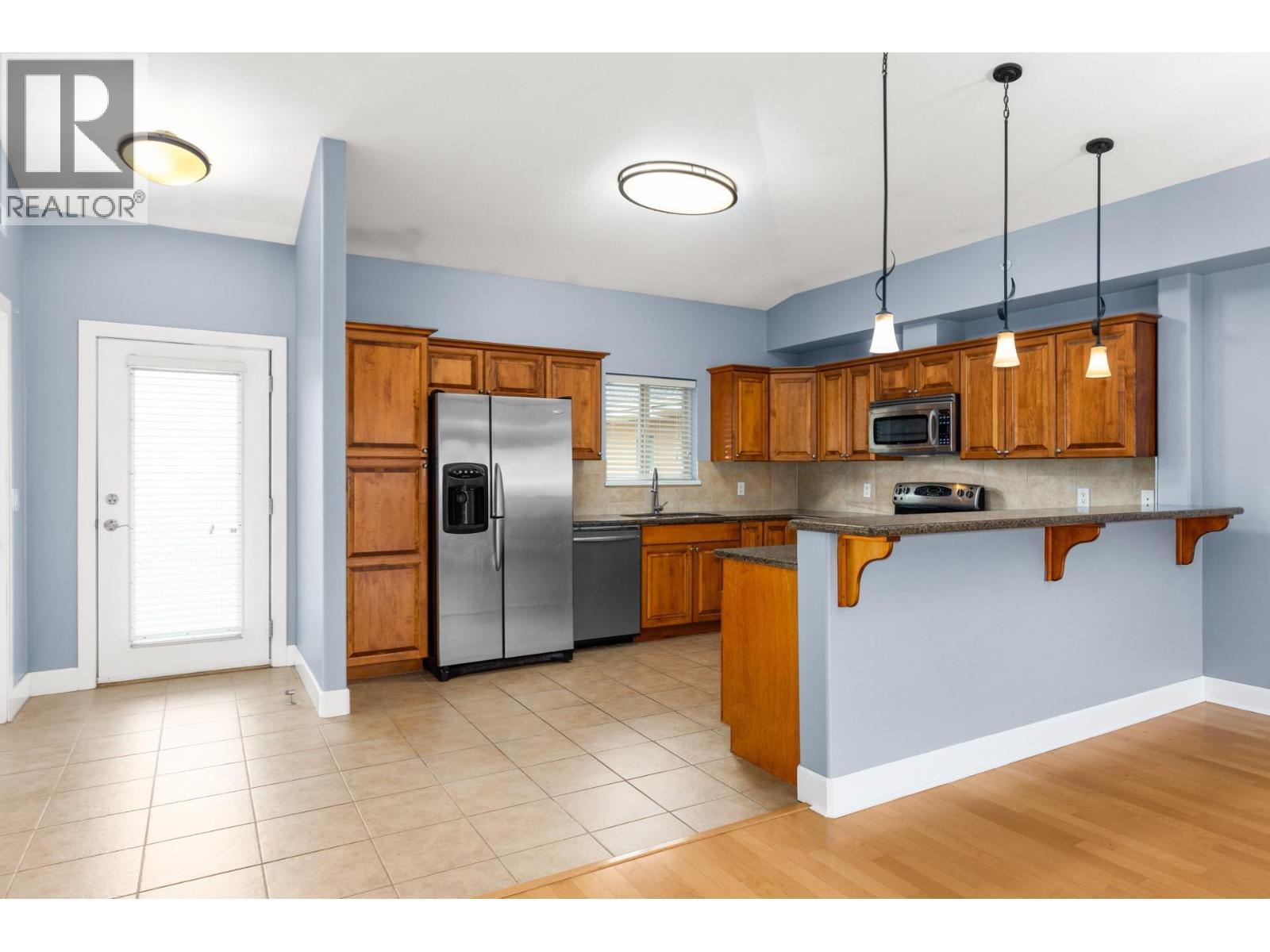 3996 Beach Avenue Unit# 335, Peachland, BC - Indoor Photo Showing Kitchen