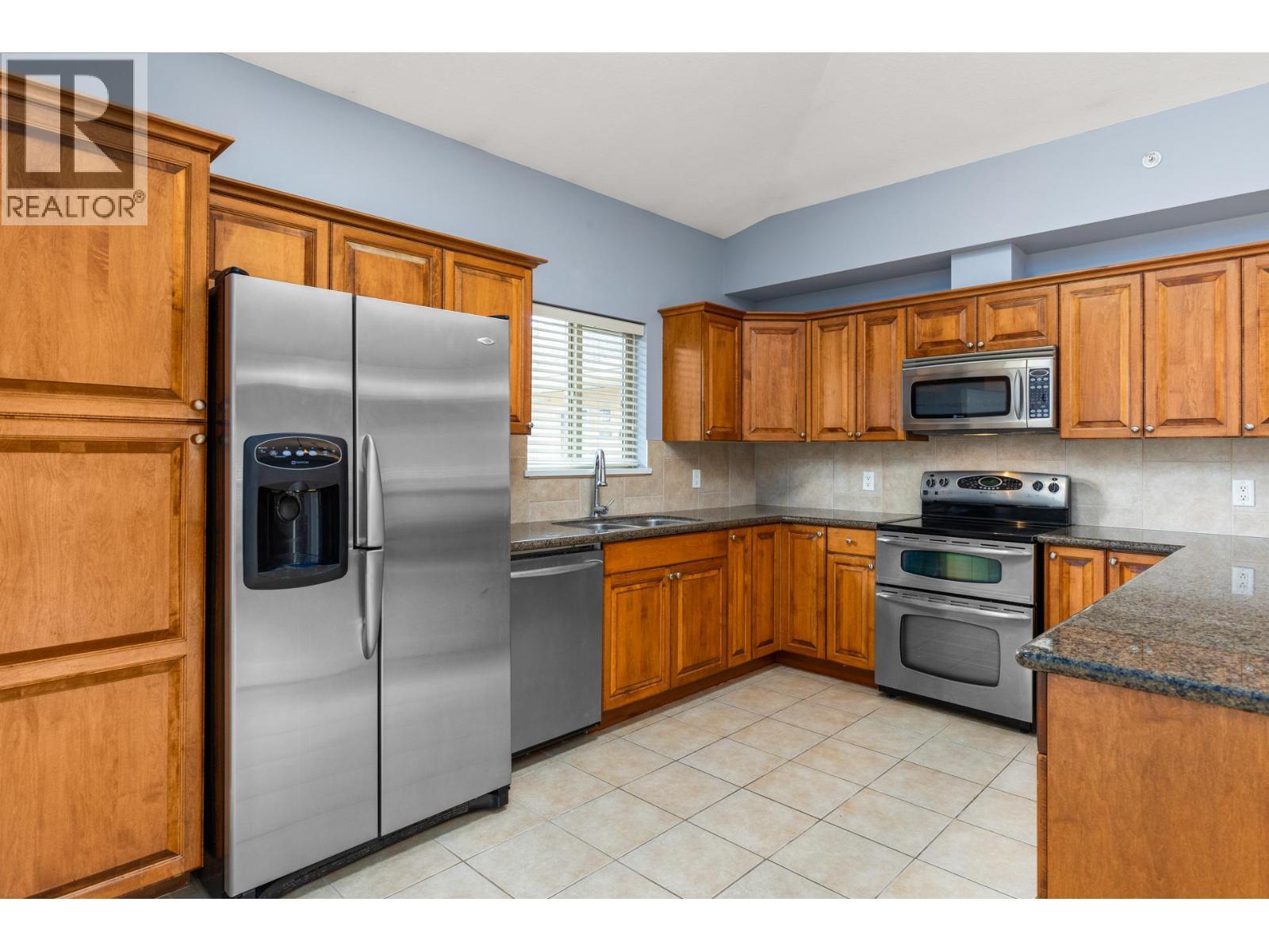 3996 Beach Avenue Unit# 335, Peachland, BC - Indoor Photo Showing Kitchen With Double Sink