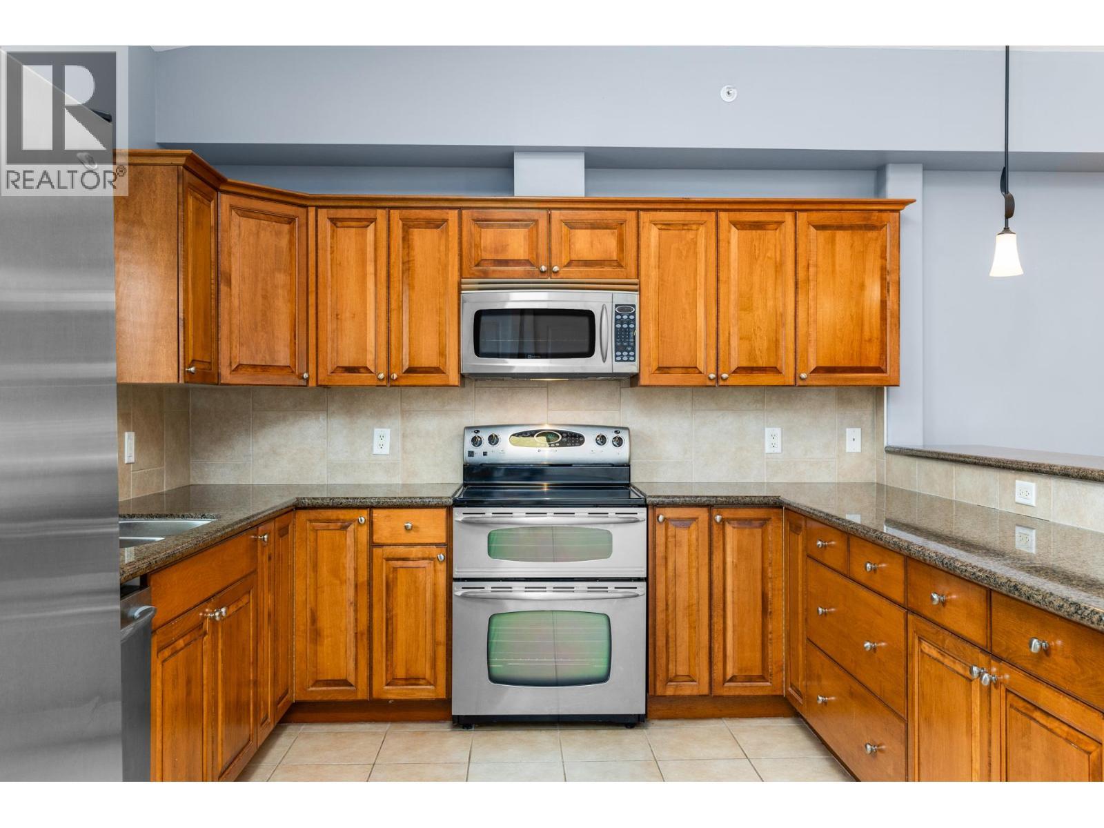 3996 Beach Avenue Unit# 335, Peachland, BC - Indoor Photo Showing Kitchen