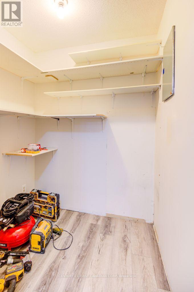 117 - 148 Conway Drive, London South (South X), ON - Indoor With Storage