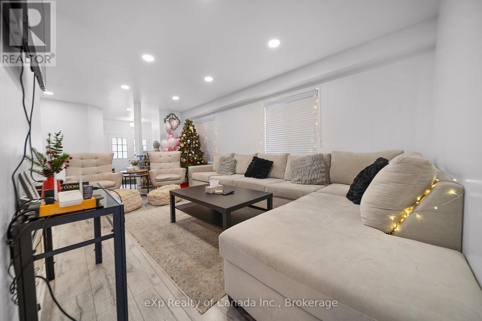 3314 Flagstone Drive, Mississauga (Churchill Meadows), ON - Indoor Photo Showing Living Room