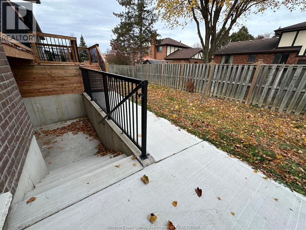 2470 Roxborough Boulevard, Windsor, ON - Outdoor With Exterior