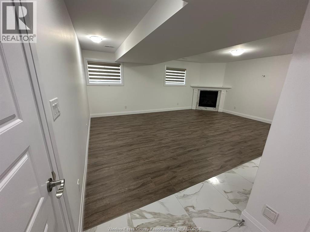 2470 Roxborough Boulevard, Windsor, ON - Indoor Photo Showing Basement