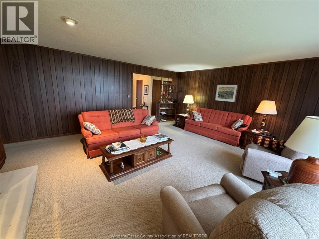 1239 Oxford & Lot 13 Oxford Avenue, Kingsville, ON - Indoor Photo Showing Living Room