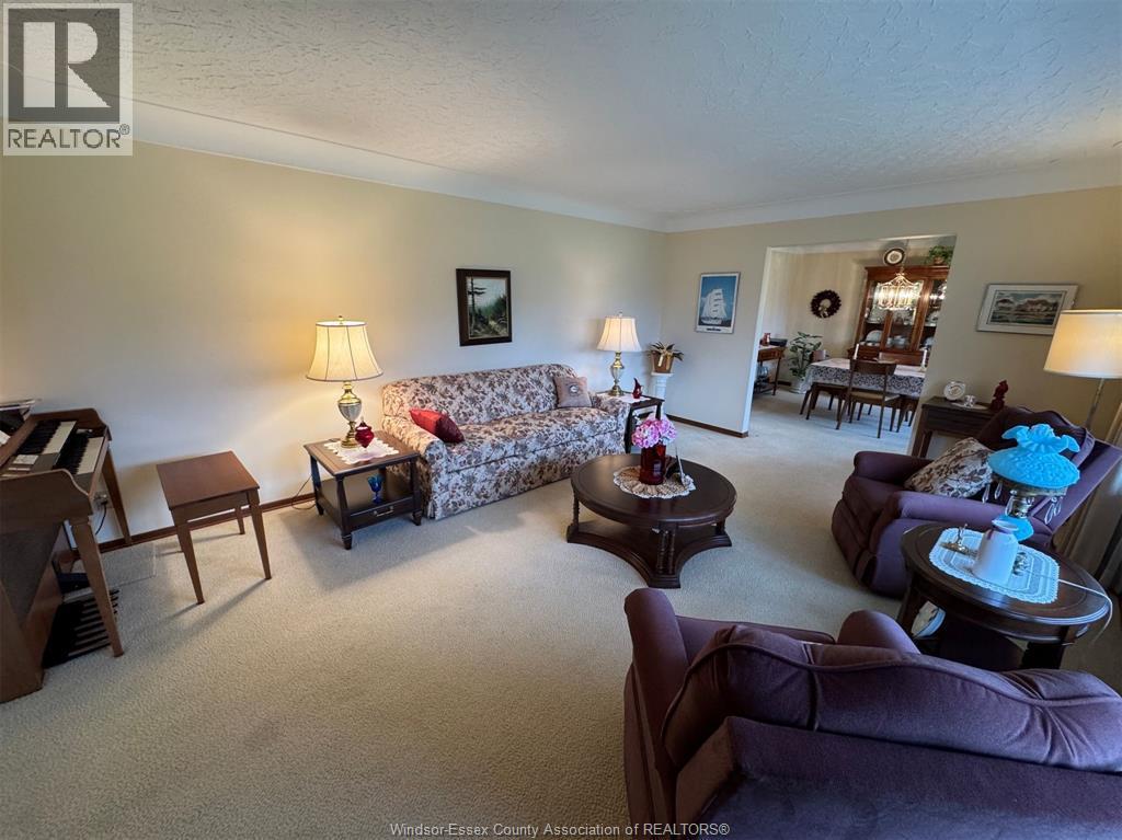 1239 Oxford & Lot 13 Oxford Avenue, Kingsville, ON - Indoor Photo Showing Living Room