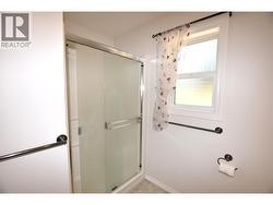 walk in shower in the en-suite -