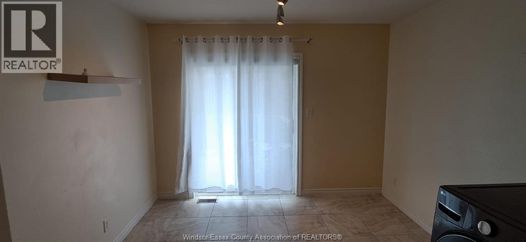 3198 Seville Ave, Windsor, ON - Indoor Photo Showing Other Room
