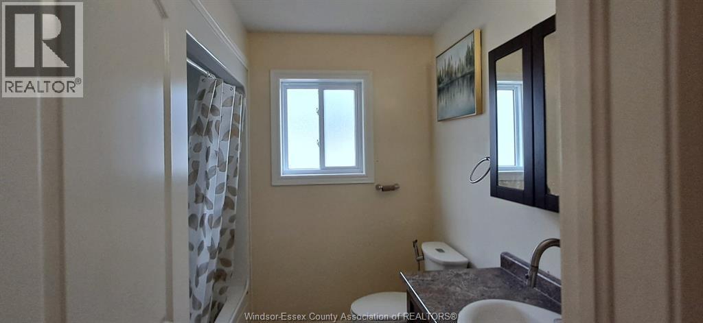 3198 Seville Ave, Windsor, ON - Indoor