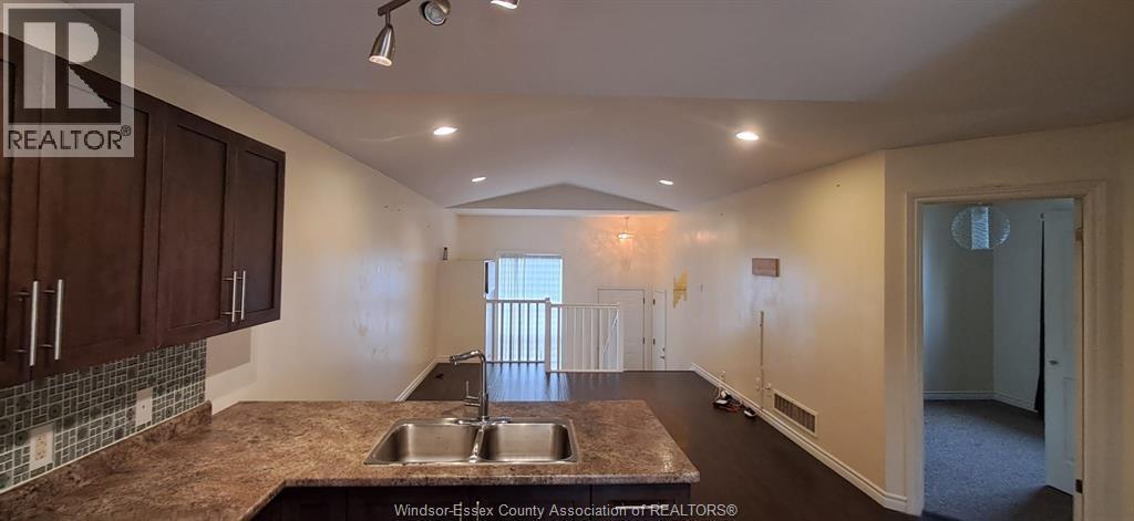 3198 Seville Ave, Windsor, ON - Indoor Photo Showing Kitchen With Double Sink
