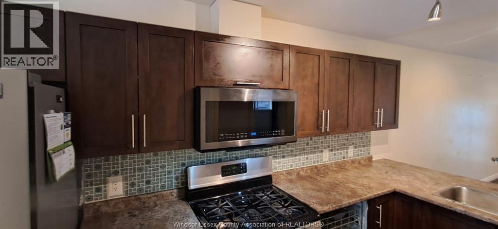 3198 Seville Ave, Windsor, ON - Indoor Photo Showing Kitchen